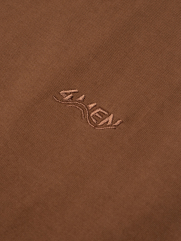 Áo Ba Lỗ Thêu Wave Form Regular AT130 Màu Nâu