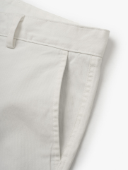 Quần Kaki Trơn Signature Gắn Tag Kim Loại Form Slimfit QK028 Màu Trắng