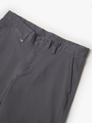 Quần Kaki Trơn Signature Gắn Tag Kim Loại Form Slimfit QK028 Màu Xám Đậm