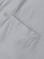 Áo Sơ Mi Sọc Hạn Chế Nhăn Wrinkle X Thêu M Ở Túi Form Slimfit SM174 Sọc Đen