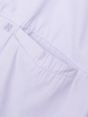 Áo Sơ Mi Sọc Hạn Chế Nhăn Wrinkle X Thêu M Ở Túi Form Slimfit SM174 Sọc Tím