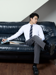 Áo Sơ Mi Trơn Hạn Chế Nhăn Wrinkle X Thêu Peakhour Form Slimfit SM181 Màu Trắng Kem