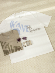 Áo Thun In Chữ Wave To The Beach Form Relax AT174 Màu Trắng