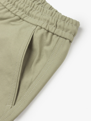 Quần Short Kaki Lưng Thun Gắn Nhãn Trang Trí Form Straight QS067 Màu Be Nhạt