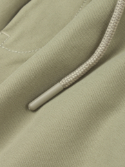 Quần Short Kaki Lưng Thun Gắn Nhãn Trang Trí Form Straight QS067 Màu Be Nhạt