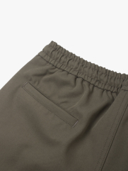 Quần Short Kaki Lưng Thun Gắn Nhãn Trang Trí Form Straight QS067 Màu Nâu Đậm