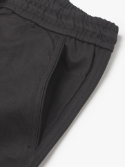 Quần Short Kaki Lưng Thun Gắn Nhãn Trang Trí Form Straight QS067 Màu Đen