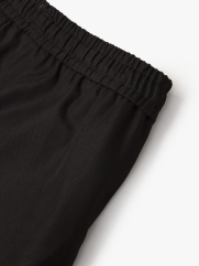 Quần Short Kaki Trang Trí Đường Diễu 2 Bên Túi Hộp Form Straight QS073 Màu Đen