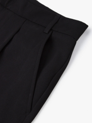 Quần Short Linen Xếp Ly Form Straight QS070 Màu Đen