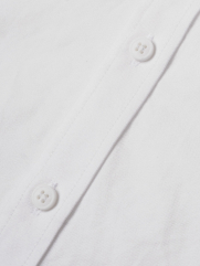 Áo Sơ Mi Tay Ngắn Oxford Thêu 4M Ở Túi Form Regular SM191 Màu Trắng