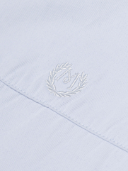 Áo Sơ Mi Tay Ngắn Thêu Logo M Form Regular SM197 Màu Xanh Biển