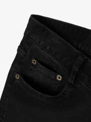 Quần Jean Diễu Túi Sau Form Slimfit QJ117 Màu Đen