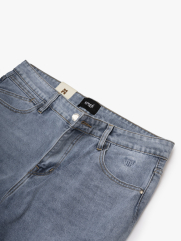 Quần Jean Rã Diễu Thêu Huy hiệu 4MEN Form Regular QJ120 Màu Xanh Biển Nhạt