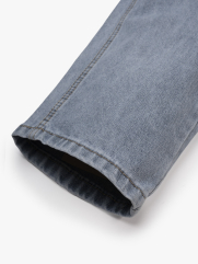 Quần Jean Rã Diễu Thêu Huy hiệu 4MEN Form Regular QJ120 Màu Xanh Biển Nhạt