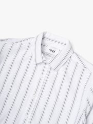 Áo Sơ Mi Sọc Thêu Logo Ngựa Form Regular SM202 Màu Sọc Trắng