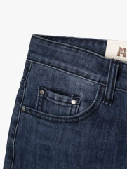 Quần Jean Thêu Pattern Ngựa Túi Sau Form Regular QJ123