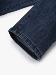 Quần Jean Thêu Pattern Ngựa Túi Sau Form Regular QJ123