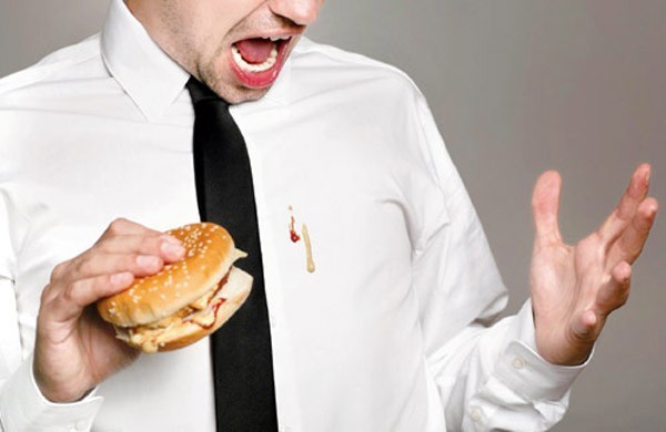 Cách tẩy áo trắng khi bị dính màu, vết bẩn