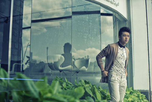 Cách diện đồ hè trẻ trung cho các chàng