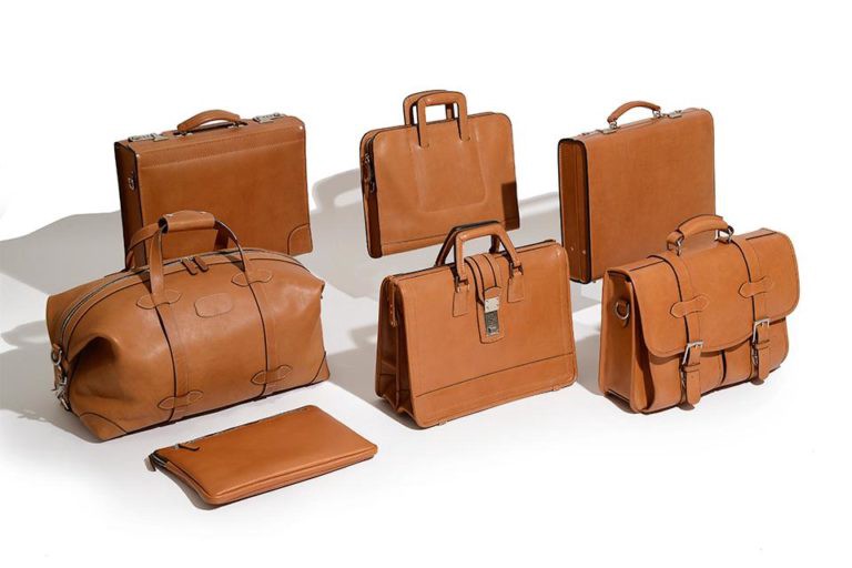 Cách phối túi xách da nam đẳng cấp dành cho các quý ông công sở