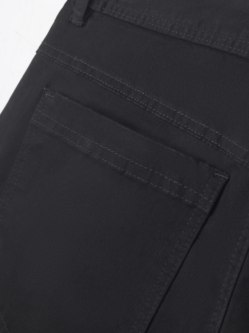 Quần Short Túi Chéo Gắn Tag Da 4MEN Form Regular QS053 Màu Đen