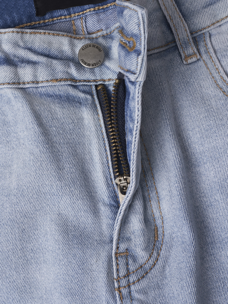 Quần Jeans Xanh Nhạt Thêu Chữ 4MEN Ở Lưng Form Slimfit QJ090