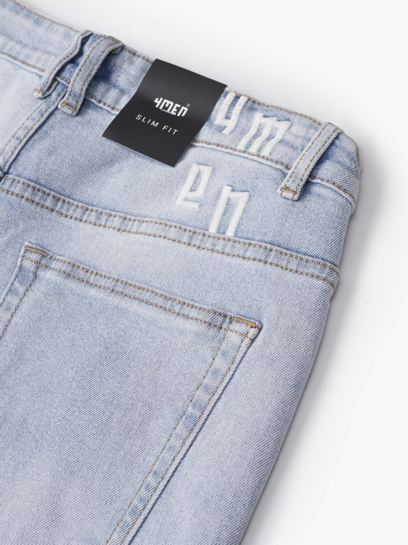 Quần Jeans Xanh Nhạt Thêu Chữ 4MEN Ở Lưng Form Slimfit QJ090