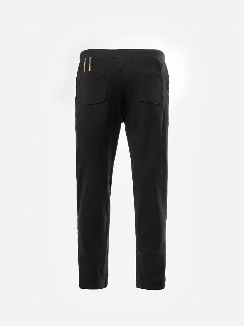 Quần Jogger Kaki Lưng Thun Gắn Tag Da Tam Giác Form Regular JO016 Màu Đen