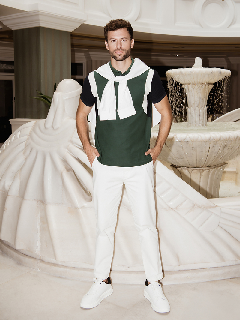 Quần Kaki Trơn Signature Gắn Tag Kim Loại Form Slimfit QK028 Màu Trắng