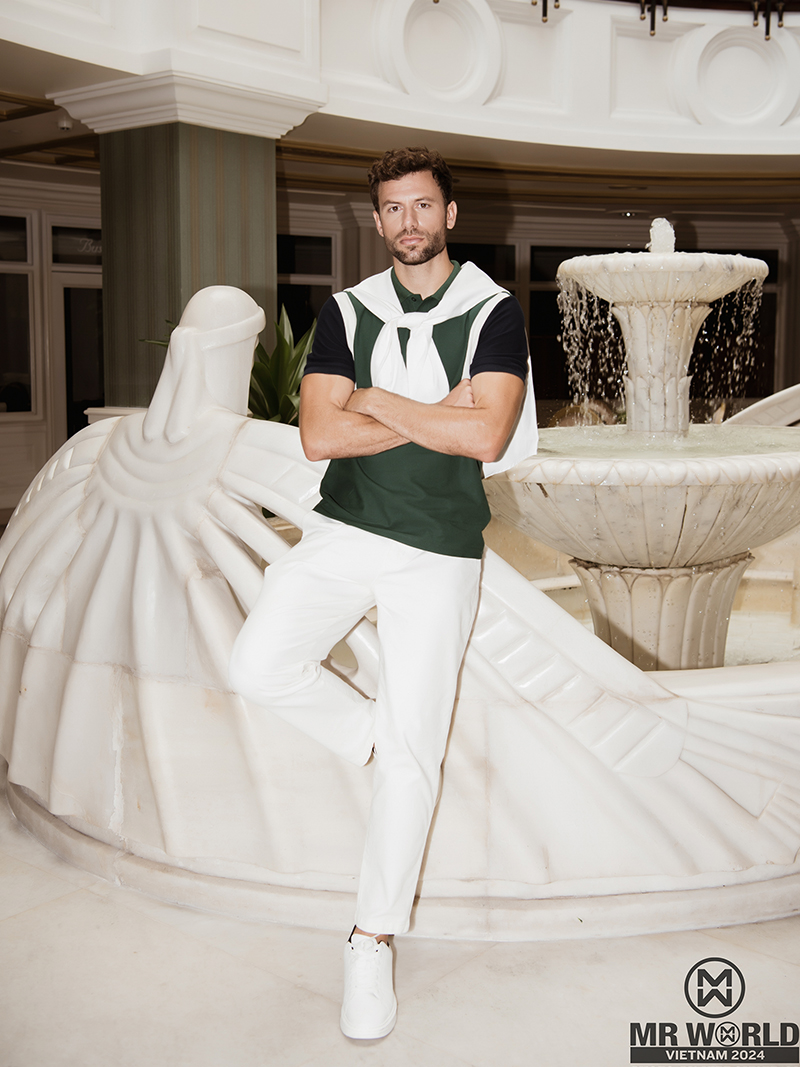 Quần Kaki Trơn Signature Gắn Tag Kim Loại Form Slimfit QK028 Màu Trắng