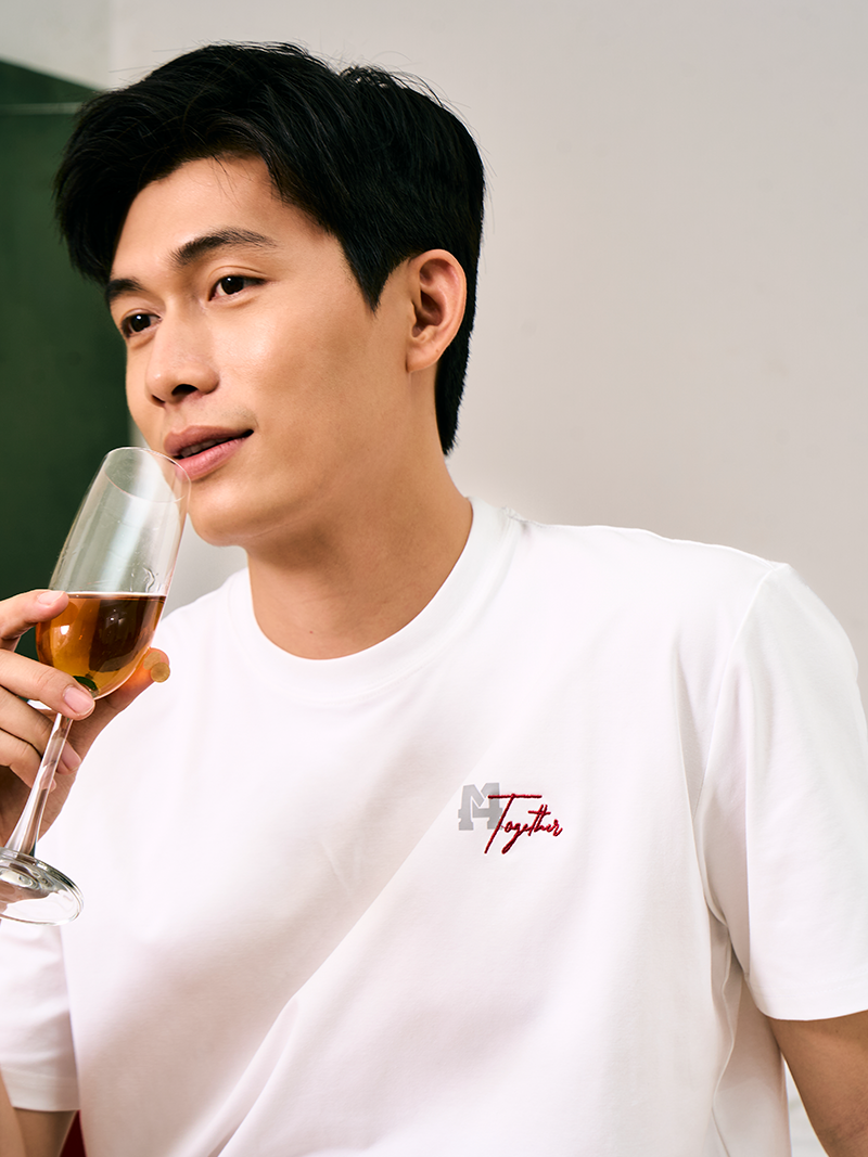 Áo Thun Cổ Tròn In Thêu Chữ M Together Form Regular AT165