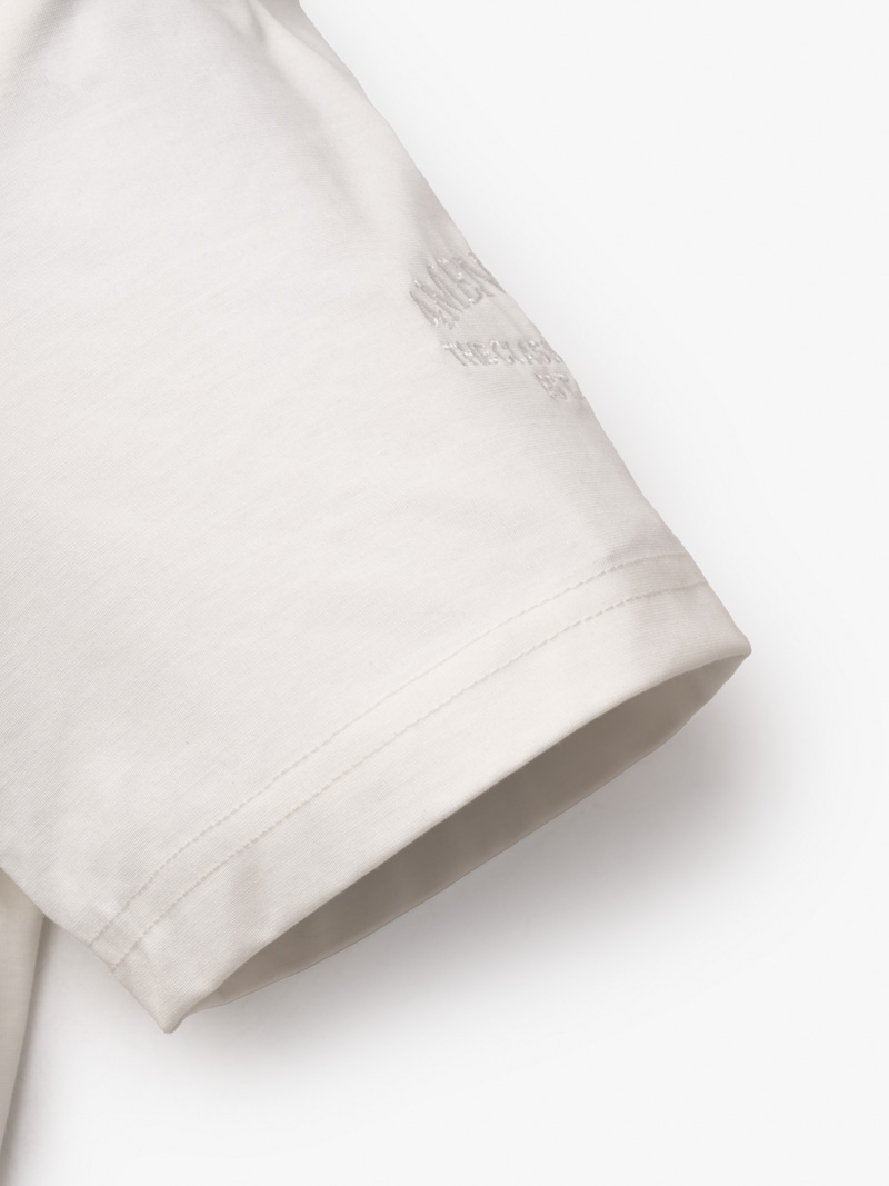 Áo Thun Trơn Vải Rayon Thêu 4MEN Club Tay Áo Form Slimfit AT155 Màu Trắng