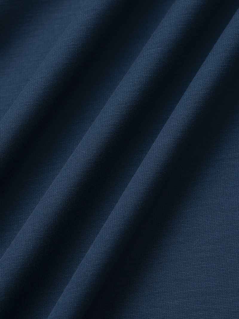 Áo Thun Trơn Vải Rayon Thêu 4MEN Club Tay Áo Form Slimfit AT155 Màu Xanh Biển Đậm