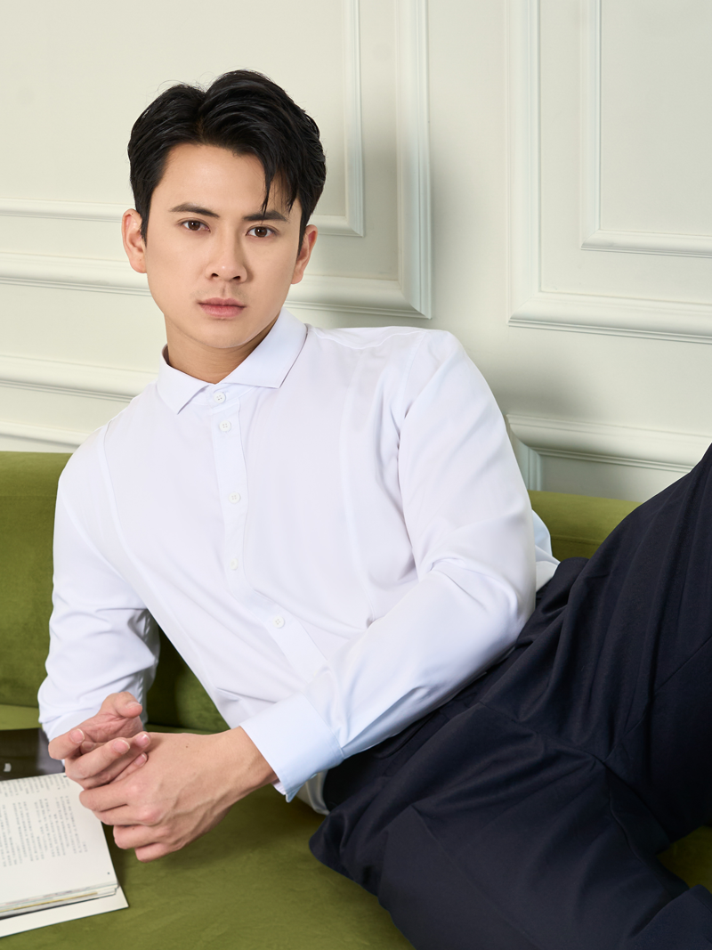 Áo Sơ Mi Diễu Ly Hạn Chế Nhăn Wrinkle X Thêu Peakhour Form Slimfit SM187 Màu Trắng