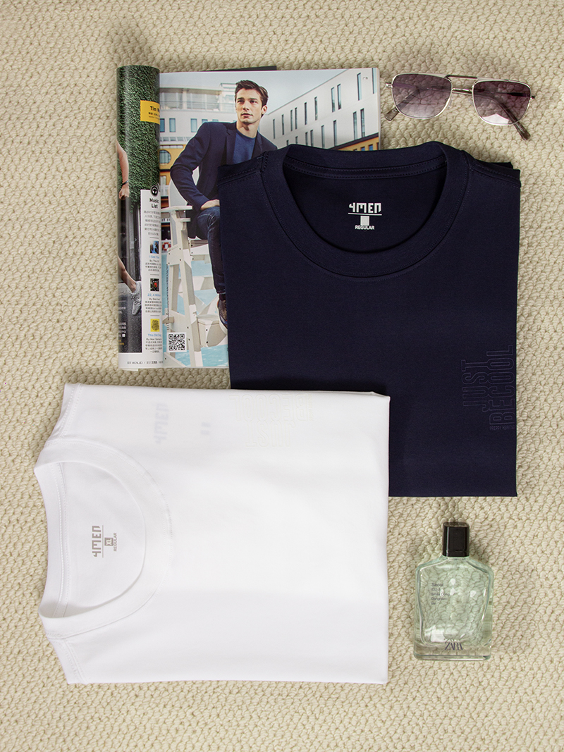 Áo Thun In Chữ Just Be Cool Form Regular AT169 Màu Trắng