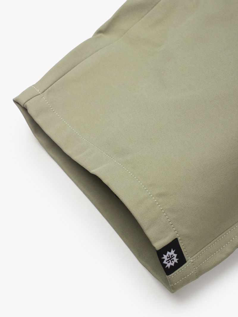 Quần Short Kaki Lưng Thun Gắn Nhãn Trang Trí Form Straight QS067 Màu Be Nhạt