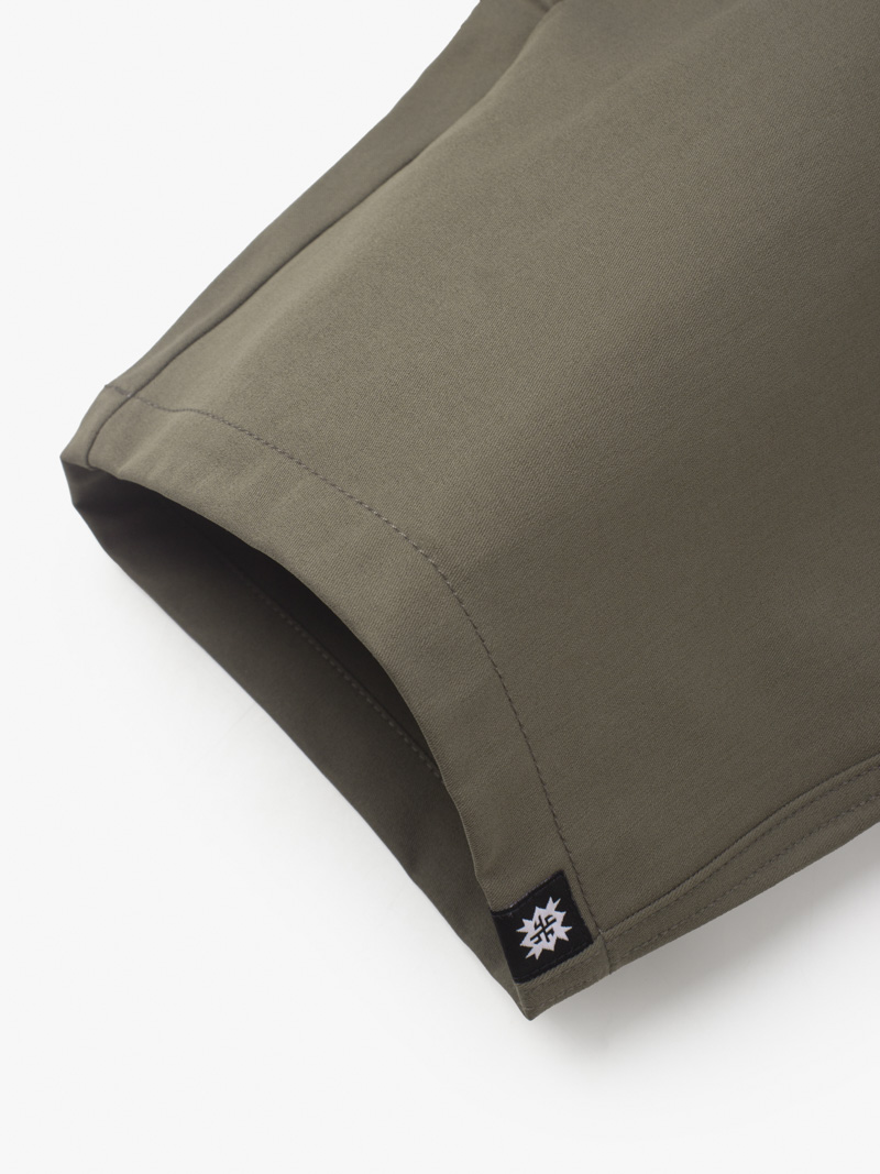 Quần Short Kaki Lưng Thun Gắn Nhãn Trang Trí Form Straight QS067 Màu Nâu Đậm