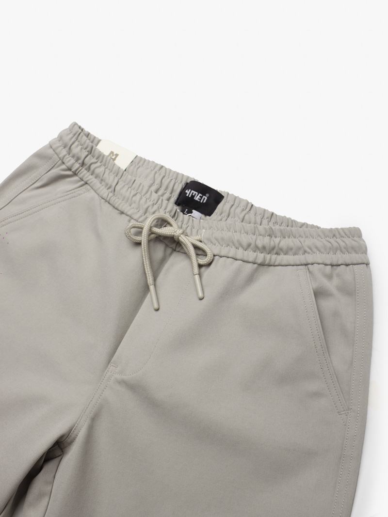 Quần Short Kaki Lưng Thun Gắn Nhãn Trang Trí Form Straight QS067 Màu Xám