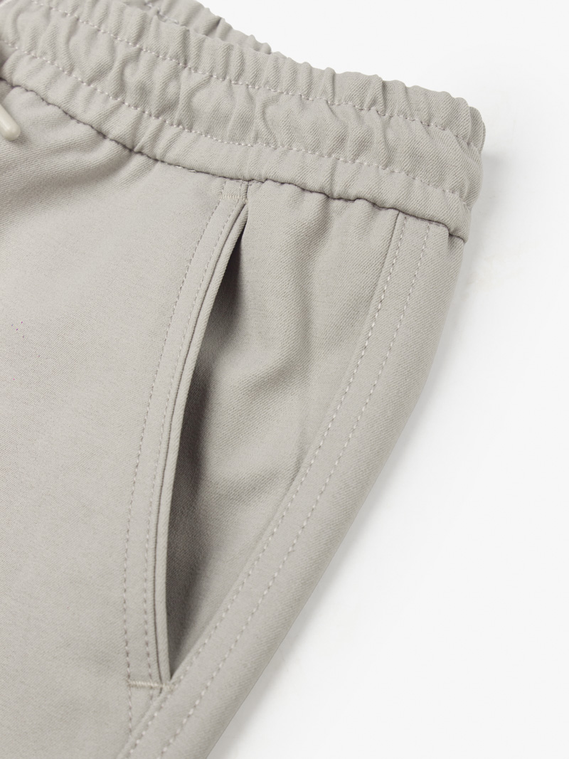 Quần Short Kaki Lưng Thun Gắn Nhãn Trang Trí Form Straight QS067 Màu Xám