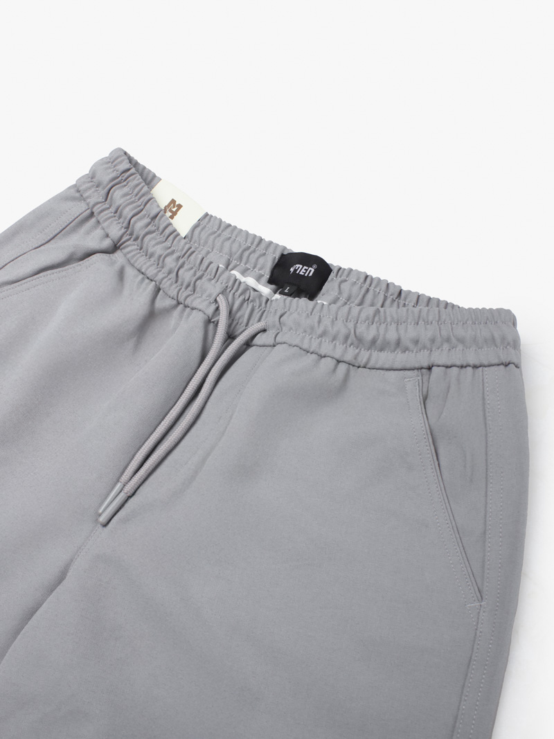 Quần Short Kaki Lưng Thun Gắn Nhãn Trang Trí Form Straight QS067 Màu Xám Nhạt