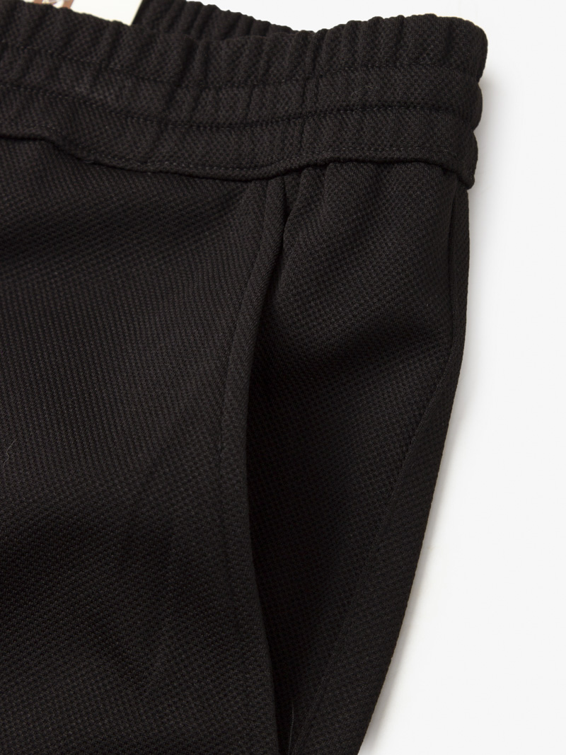 Quần Short Thun Tổ Ong Gắn Tag Silicon Form Regular QS071 Màu Đen