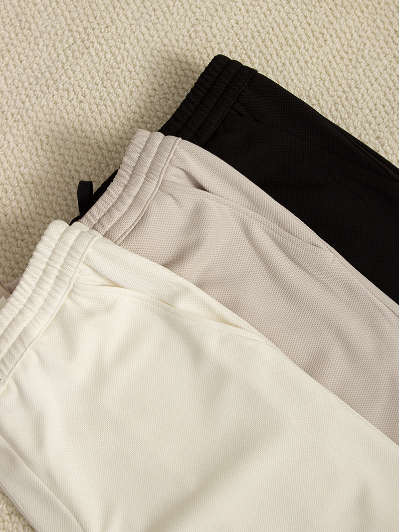 Quần Short Thun Tổ Ong Gắn Tag Silicon Form Regular QS071 Màu Đen