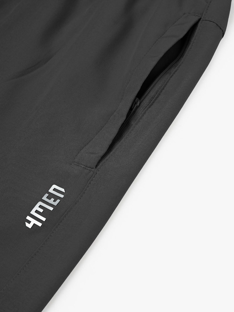 Quần Short Thể Thao In Chữ 4MEN ở Túi Form Relax Sport QS077 Màu Đen