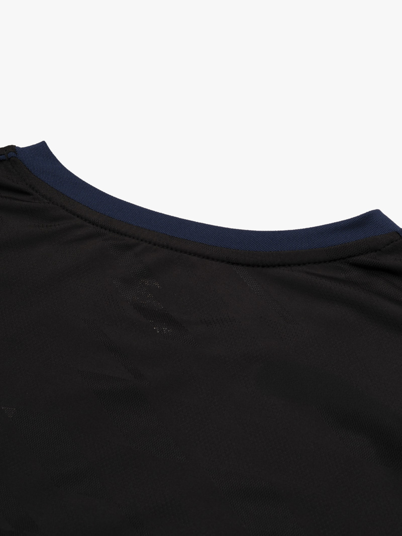 Áo Thun Thể Thao Cổ Phối 2 Màu Form Regular AT176 Màu Đen