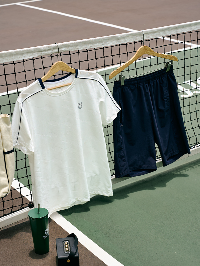 Áo Thun Thể Thao Cổ Phối 2 Màu Form Regular AT176 Màu Trắng