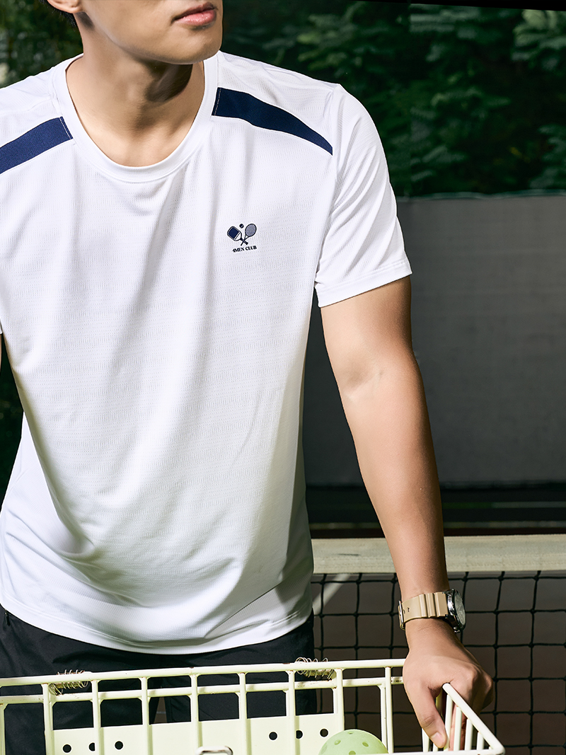 Áo Thun Thể Thao Phối Vai Form Regular AT177 Màu Trắng