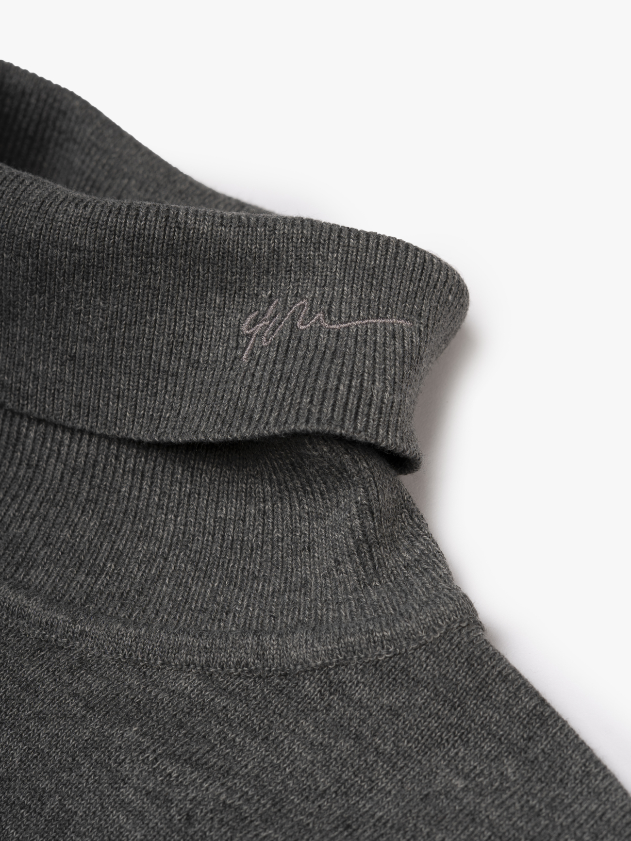 Áo Len Cổ Lọ Thêu 4M Ở Cổ Form Regular AL015 Màu Xám Muối Tiêu