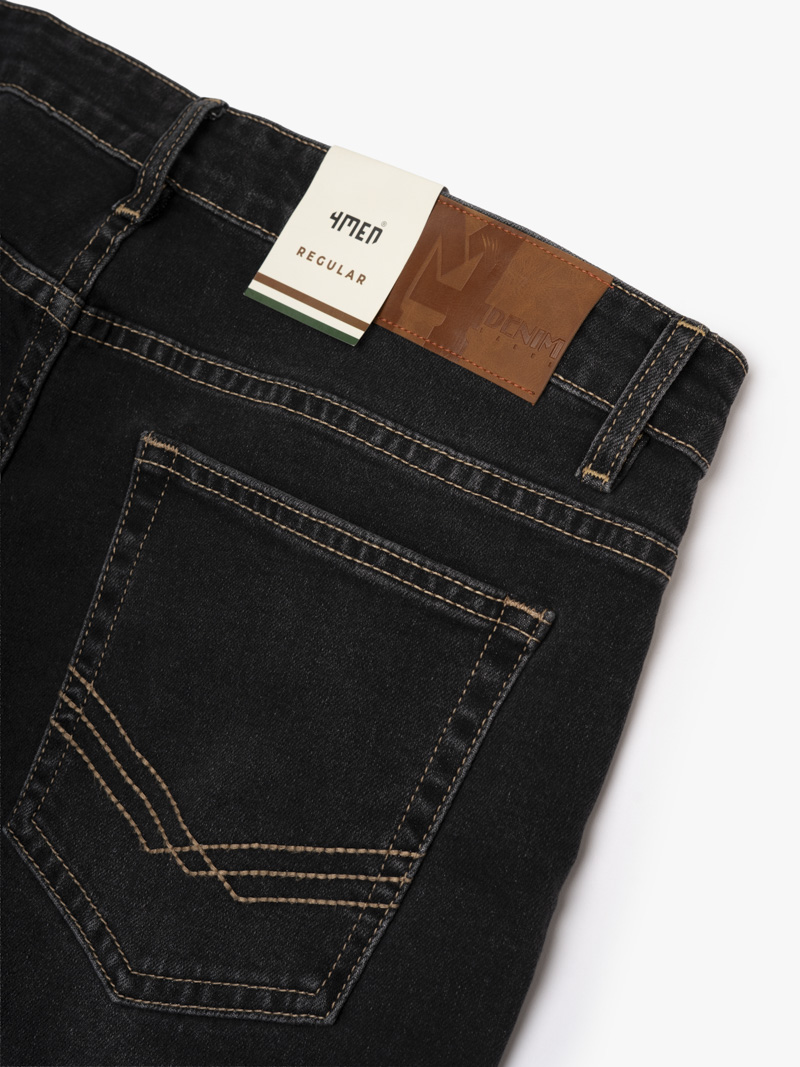 Quần Jean Rã Diễu Thêu Huy hiệu 4MEN Form Regular QJ120 Màu Xám