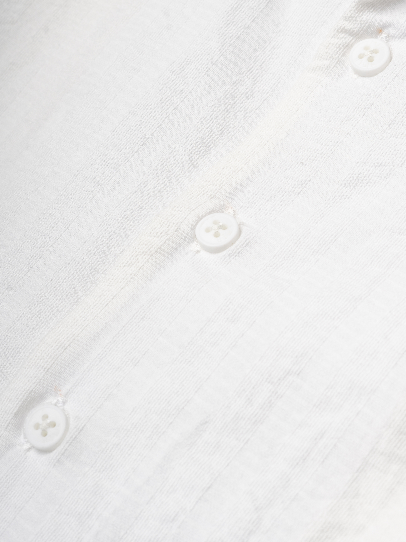 Áo Sơ Mi Cổ Cuban Thêu Đầu Ngựa Form Regular SM200 Màu Trắng