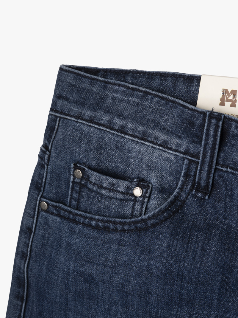 Quần Jean Thêu Pattern Ngựa Túi Sau Form Regular QJ123